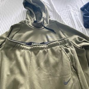 Green Nike Hoodie and Sweatpants Tracksuit!